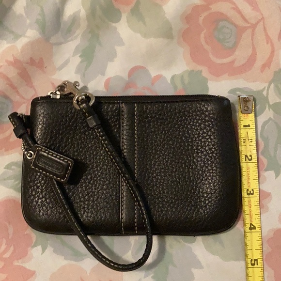 Coach Clutch - Picture 2 of 4